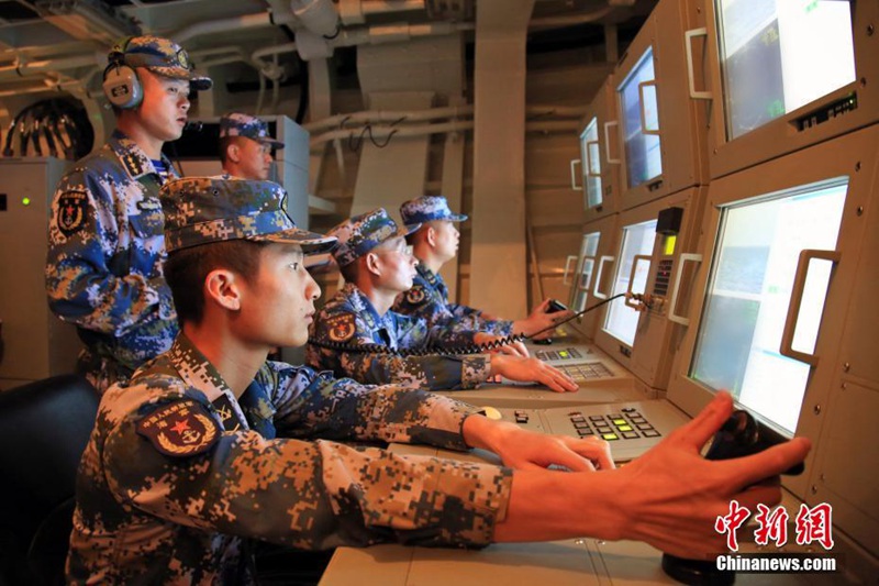 Chinesisches Schiff l?uft in den Hafen von Darwin ein