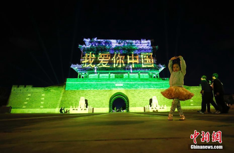 Beijing: Lichtershow zum Nationalfeiertag