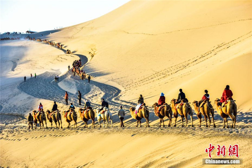 309.000 Touristen besuchen Sandwüste Dunhuang w?hrend des Nationalfeiertag-Urlaubs