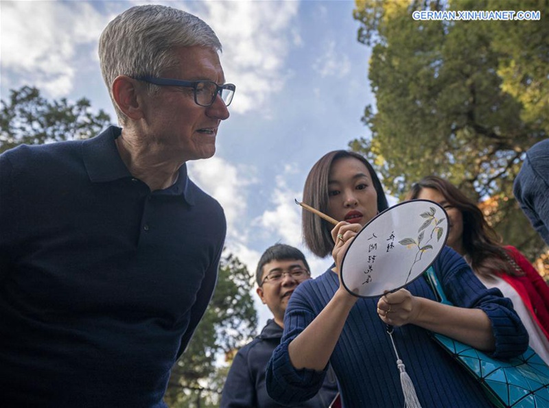 Apples CEO Tim Cook besucht Beijing