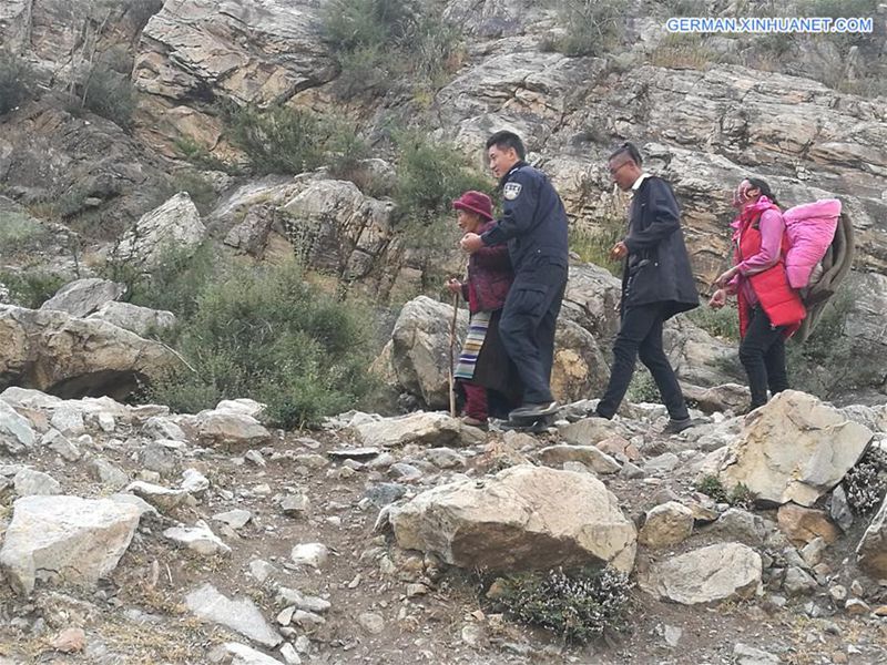 über 8.000 Bewohner ziehen wegen Erdrutschen um