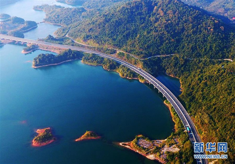 Sch?ne Herbstlandschaft im Lushan-Gebirge