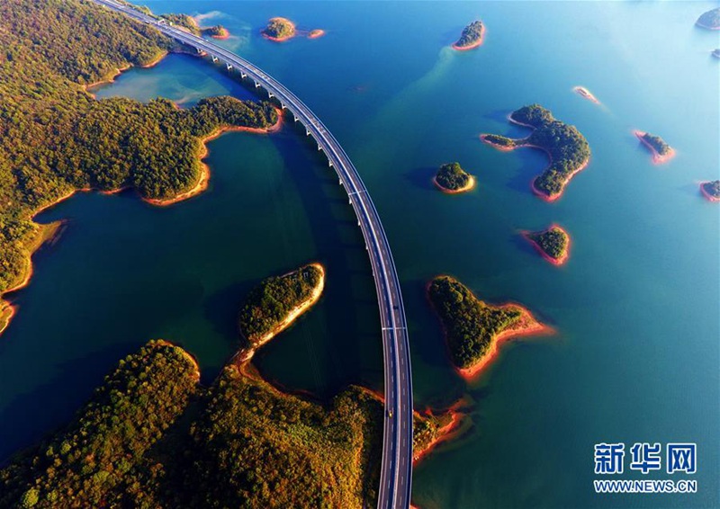 Sch?ne Herbstlandschaft im Lushan-Gebirge