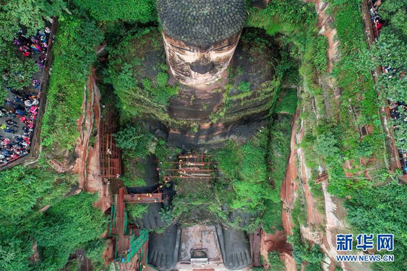 Restaurierung des Gro?en Buddhas von Leshan in wichtiger Phase