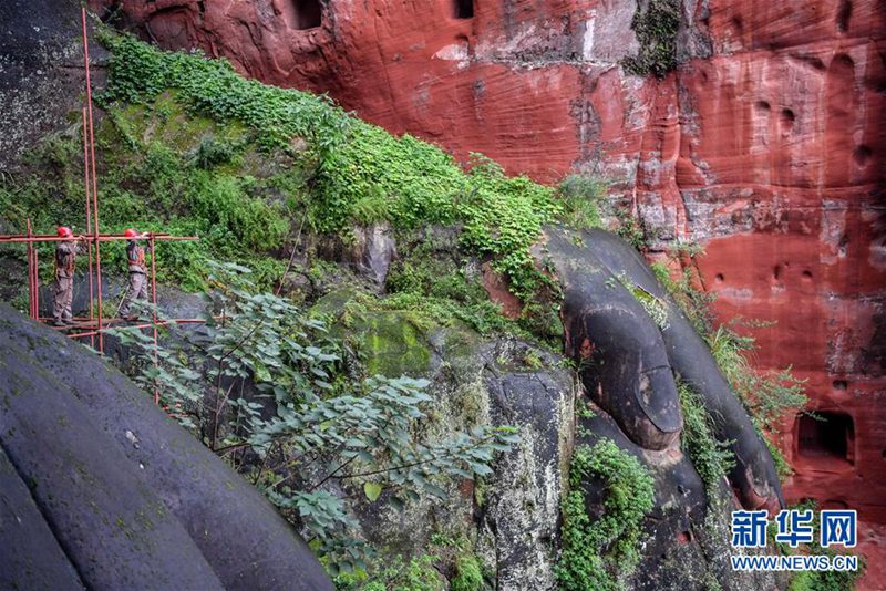 Restaurierung des Gro?en Buddhas von Leshan in wichtiger Phase