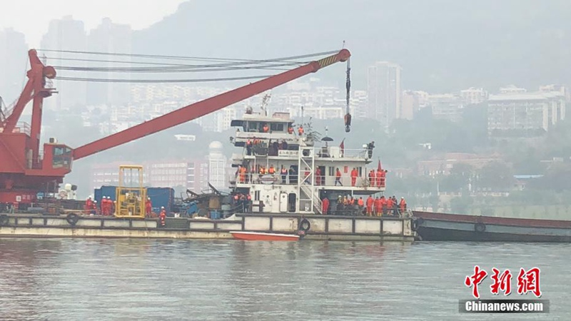 Lage des in Fluss gestürzten Busses best?tigt
