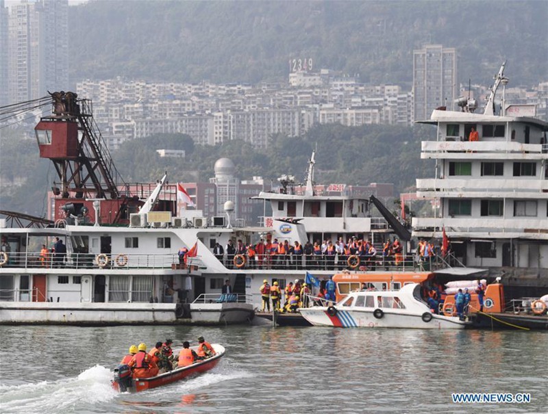 Lage des in Fluss gestürzten Busses best?tigt