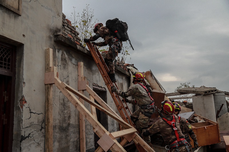 China und Amerika üben humanit?re Hilfe und Katastrophenbek?mpfung