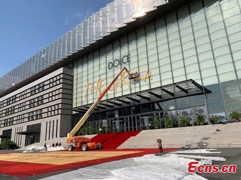 Italienische Modemarke D & G sagt Show aufgrund rassistischer Bemerkungen ab