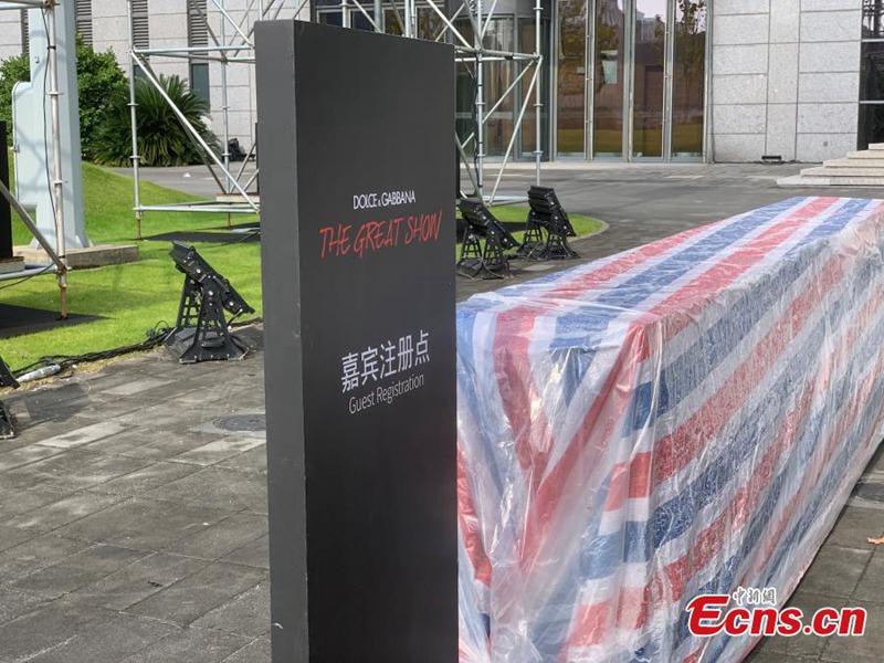 Italienische Modemarke D & G sagt Show aufgrund rassistischer Bemerkungen ab