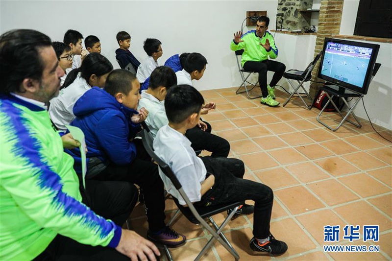 Sport CSKH verbindet junge chinesische Fu?ballspieler mit der spanischen Fu?ballkultur