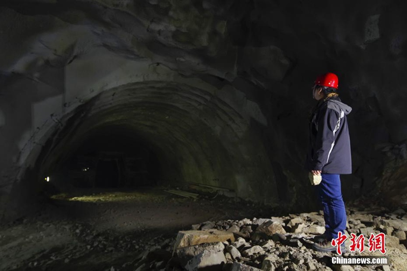 Eisenbahnprojekt: Tunneldurchbruch bei Badaling