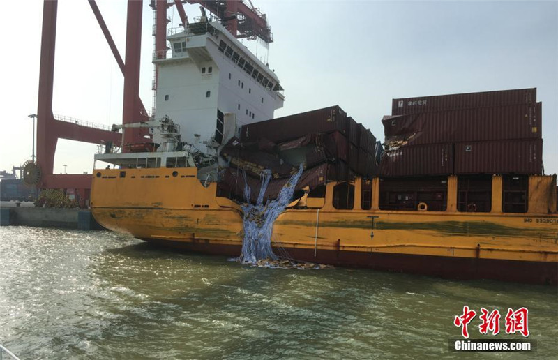 Frachtschiffe kollidieren in Guangzhou