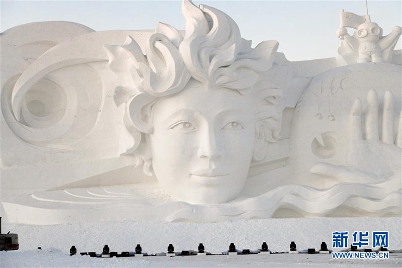 Harbin: Wichtigste Skulptur der Schneeexpo fertig