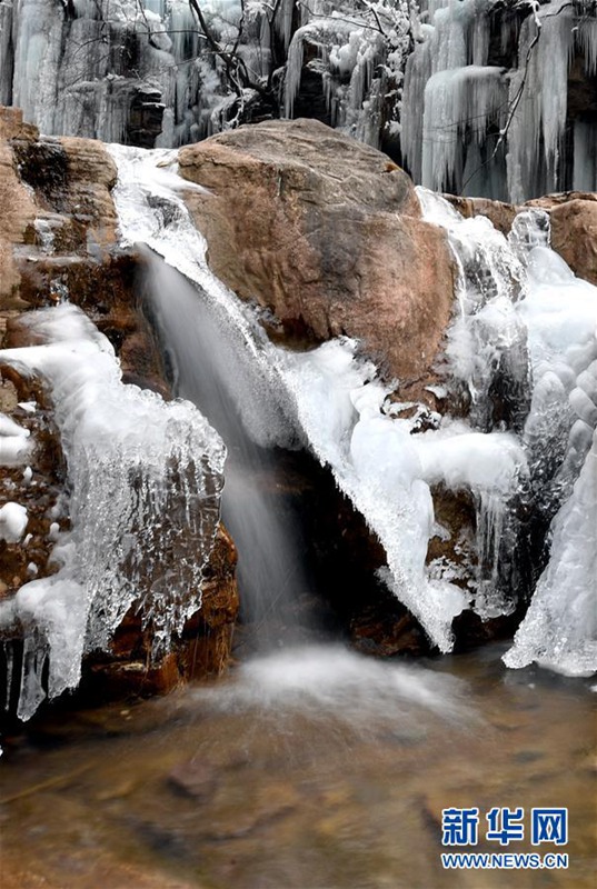 Temperatursturz am Yuntai-Berg: Wasserfall gefroren
