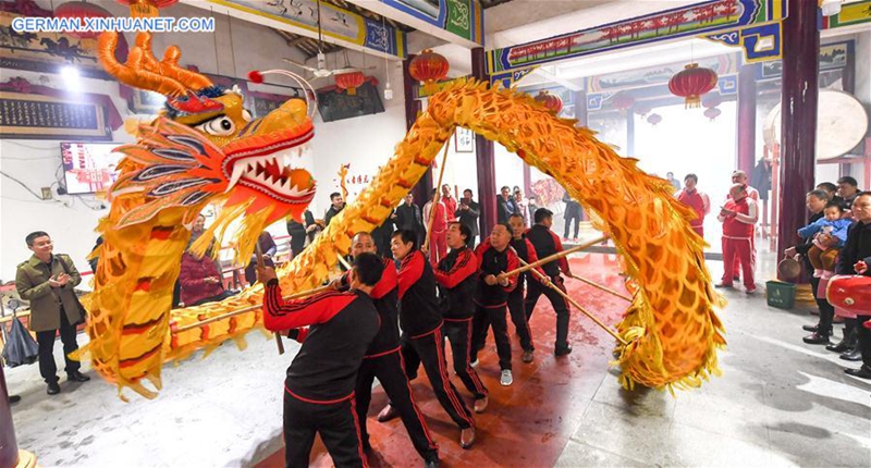 Drachentanz, L?wentanz am ersten Tag des chinesischen neuen Jahres