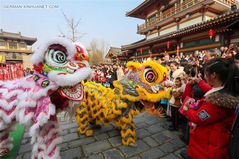 Drachentanz, L?wentanz am ersten Tag des chinesischen neuen Jahres