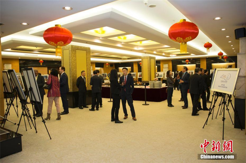 Fotoausstellung zum 40. Jahrestag der Aufnahme diplomatischer Beziehungen zwischen China und den USA