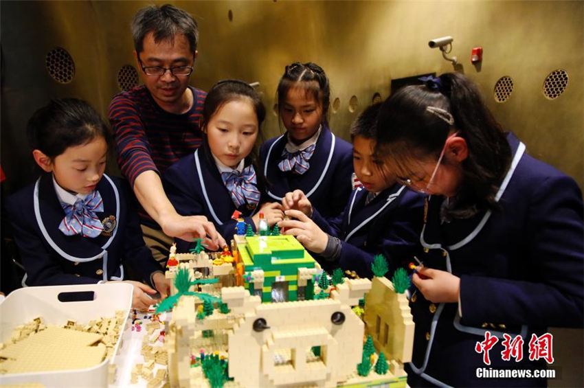 LEGO-Modell ?Vertikale Stadt“ in Shanghai ausgestellt