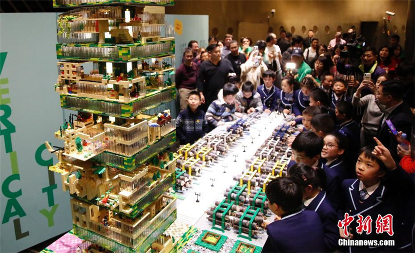 LEGO-Modell ?Vertikale Stadt“ in Shanghai ausgestellt