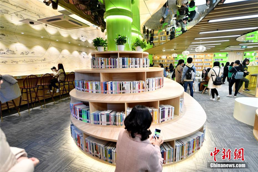 24-Stunden-Bibliothek mit Schlafkabinen