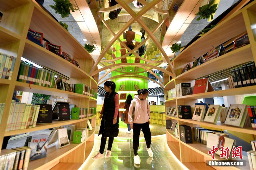 24-Stunden-Bibliothek mit Schlafkabinen