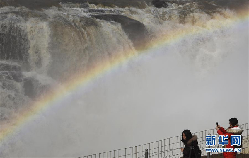 Pr?chtige Frühjahrsflut des Hukou-Wasserfalls
