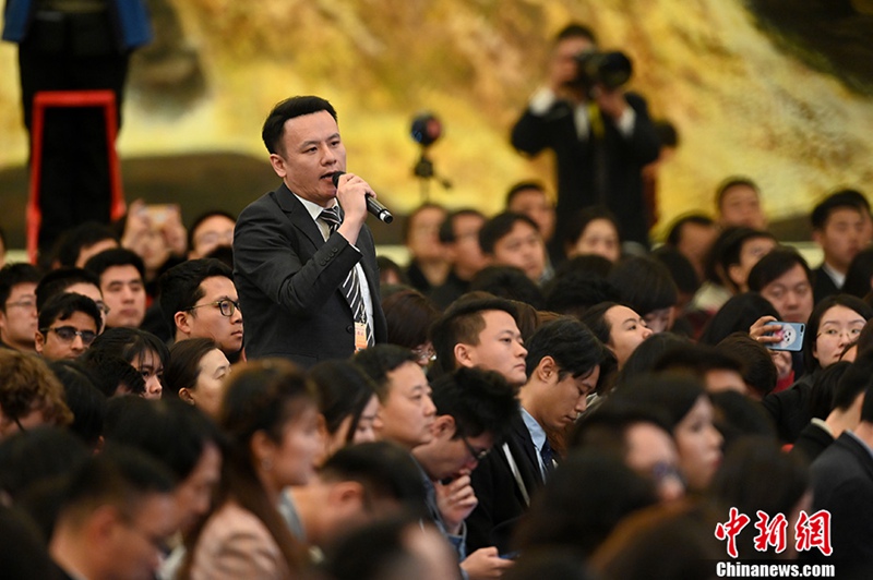 Ministerpr?sident Li Keqiang stellt sich der Presse