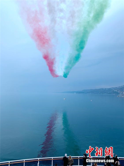 Kreuzfahrtschiff ?Costa Venezia“ auf dem Weg nach China