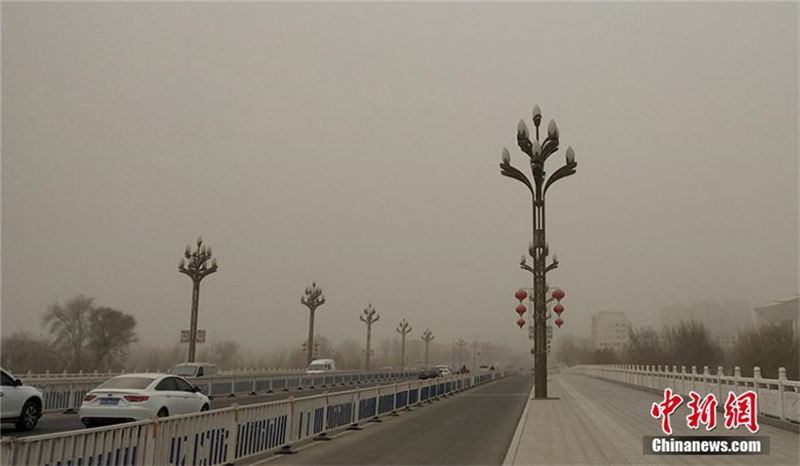 Heftige Sandstürme fegen über Xinjiang