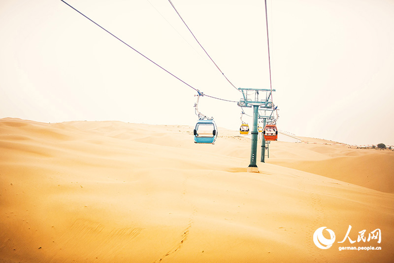 Innere Mongolei: Skurriler Touristenort in der Kubiqi-Wüste