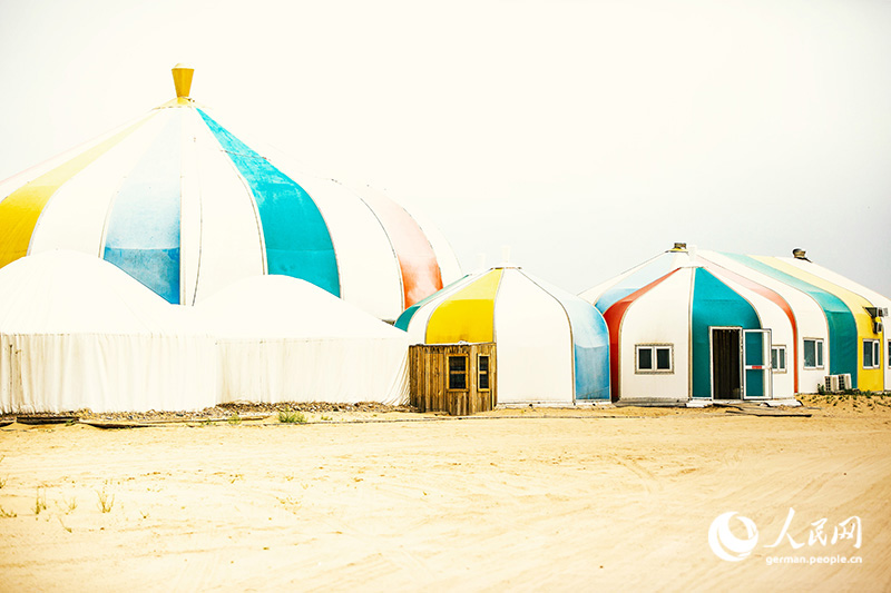 Innere Mongolei: Skurriler Touristenort in der Kubiqi-Wüste