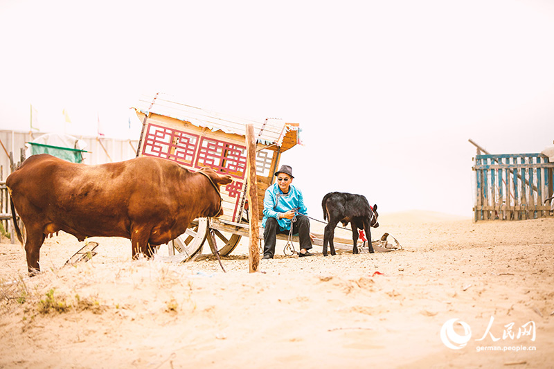Innere Mongolei: Skurriler Touristenort in der Kubiqi-Wüste