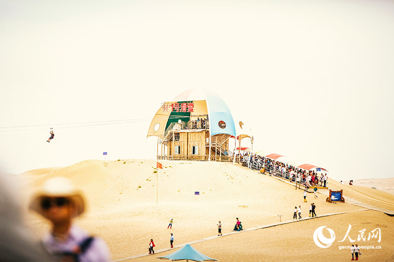 Innere Mongolei: Skurriler Touristenort in der Kubiqi-Wüste