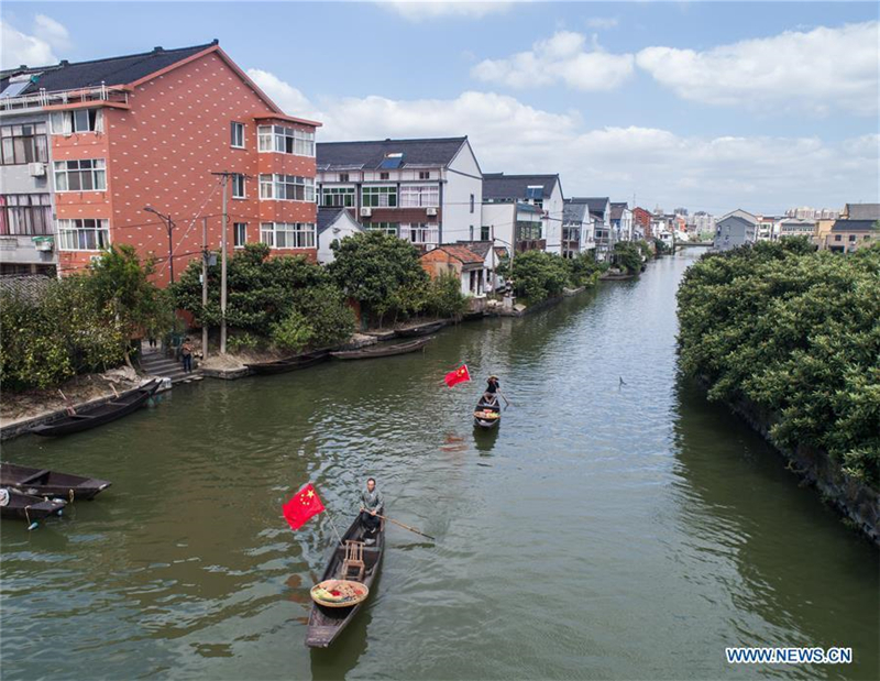 Menschen im ganzen Land feiern das chinesische Erntedankfest