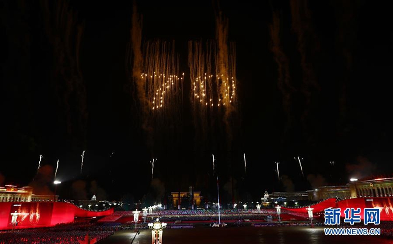 Gro?e Abendveranstaltung zum 70. Jubil?um der Gründung der Volksrepublik China