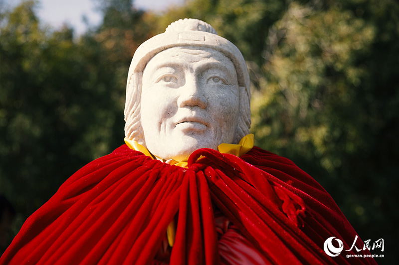 Ein Herbstspaziergang im Baiwangshan-Waldpark