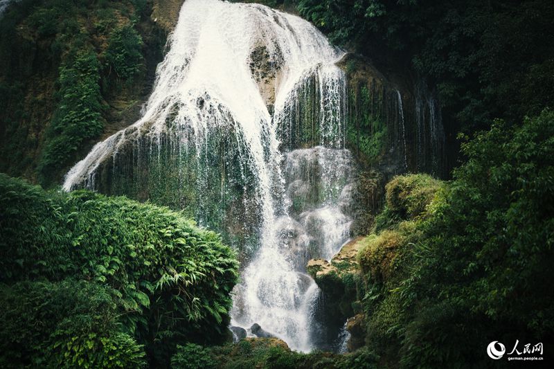 Wasserfall in Guangxi zieht Touristen an