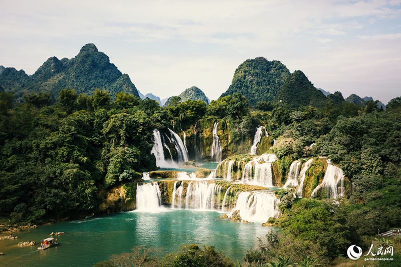 Wasserfall in Guangxi zieht Touristen an