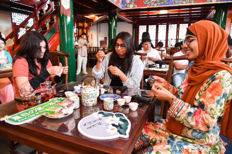 Beijing: Ausl?nder erleben chinesische Teekultur