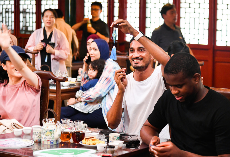 Beijing: Ausl?nder erleben chinesische Teekultur