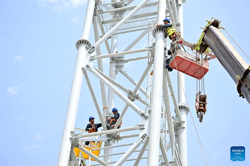 Stromrichterstation Zhongning im nordwestchinesischen Ningxia im Bau