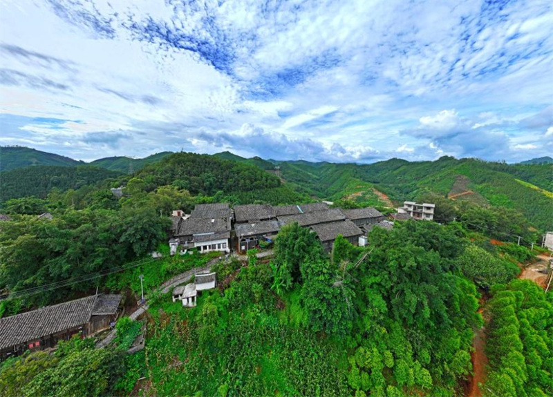 Traditionelles Dorf Nayan: Ein Schatz der Zhuang-Kultur