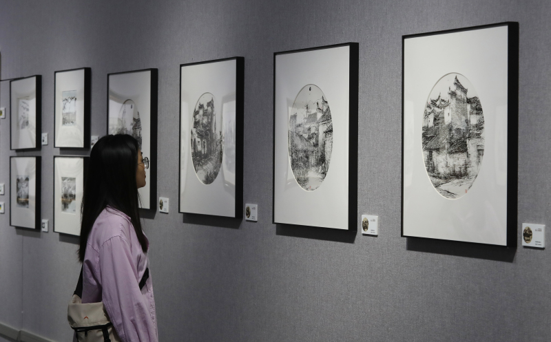 ?Die Welt auf der Spitze des Stiftes“ – Tang Liangs Füllfederzeichnungen in Kunming