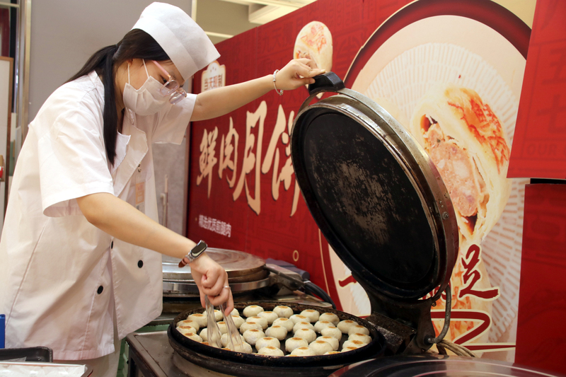 Mittherbstfest: Frisch gebackene Mondkuchen erfreuen sich gro?er Beliebtheit