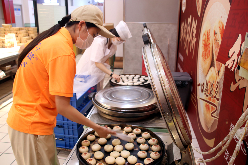 Mittherbstfest: Frisch gebackene Mondkuchen erfreuen sich gro?er Beliebtheit