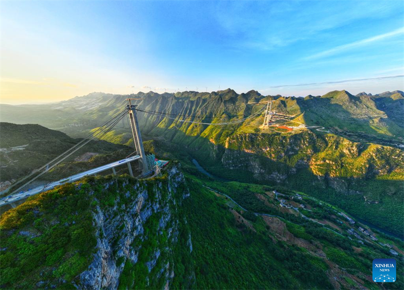 Huajiang-Grand-Canyon-Brücke soll h?chste Brücke der Welt werden