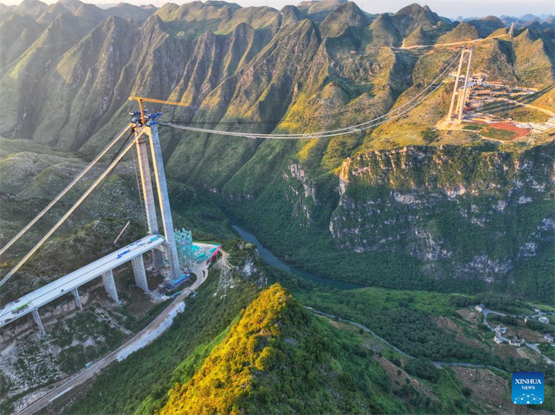 Huajiang-Grand-Canyon-Brücke soll h?chste Brücke der Welt werden