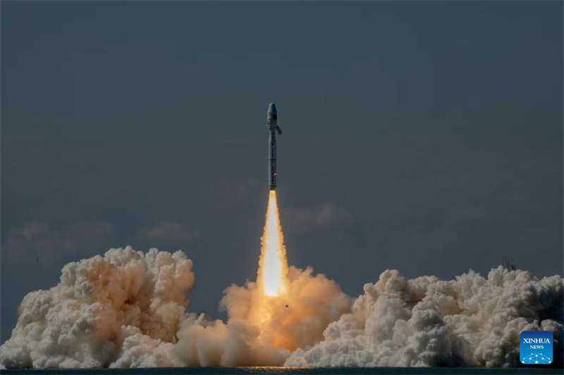 China bringt 8 Satelliten per Tr?gerrakete ins All