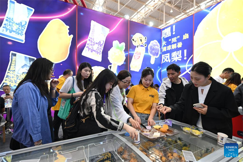 G?ste aus aller Welt genie?en die ?sü?en“ Entwicklungen der chinesischen Eiscreme-Industrie
